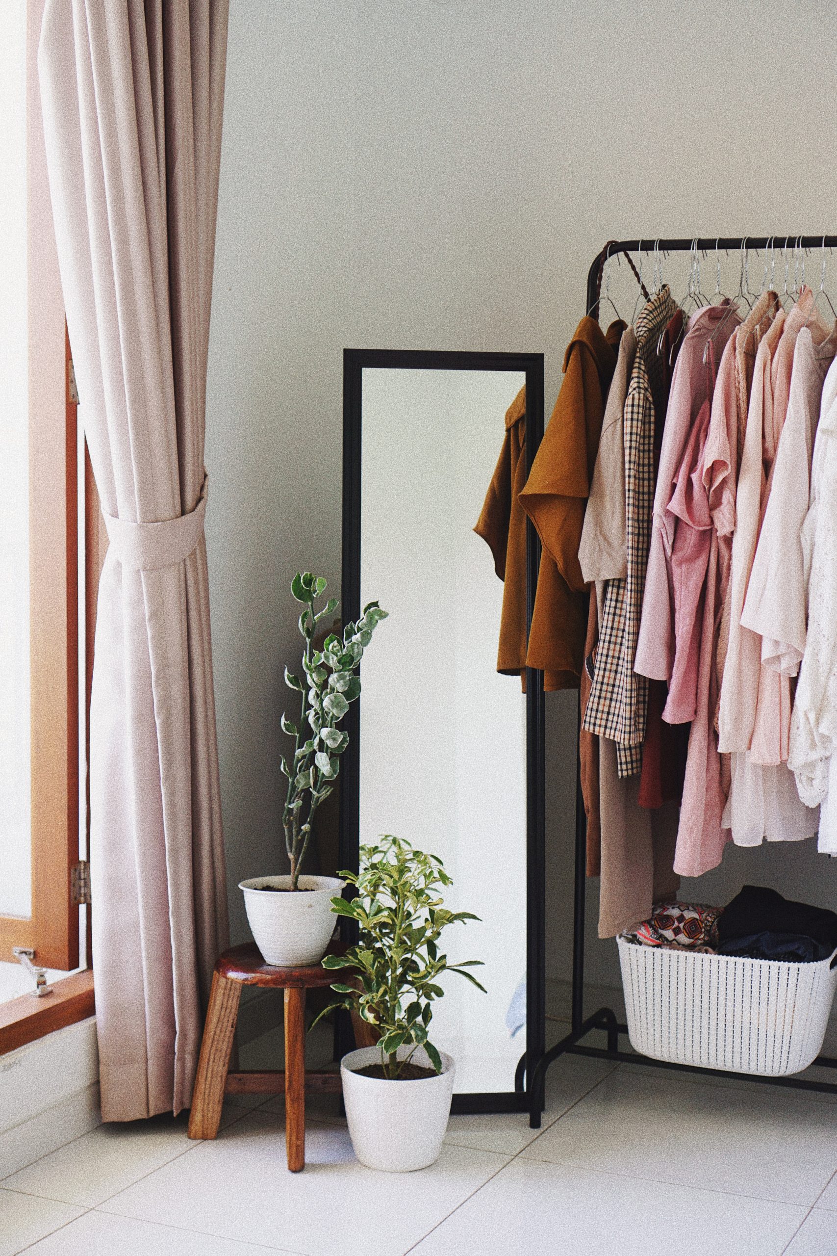How to Build a Professional Wardrobe On a Budget!